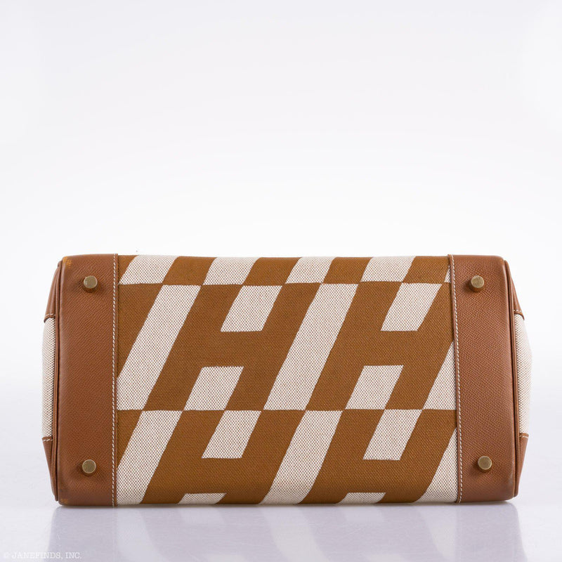 Handle and top profile of Gold Courchevel Birkin with painted panel