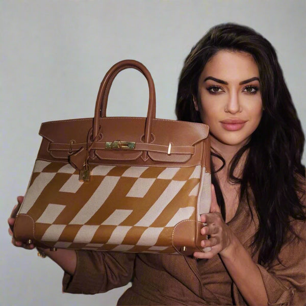 Side profile showing Courchevel trim and canvas artwork