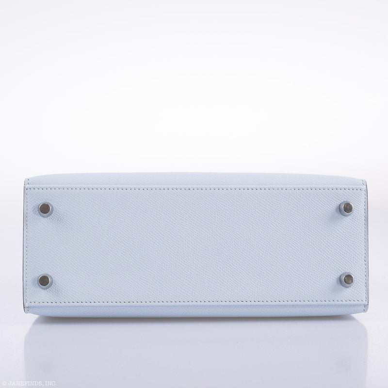 The Hermes Kelly 25 in Blue Brume Epsom leather being carried on an arm