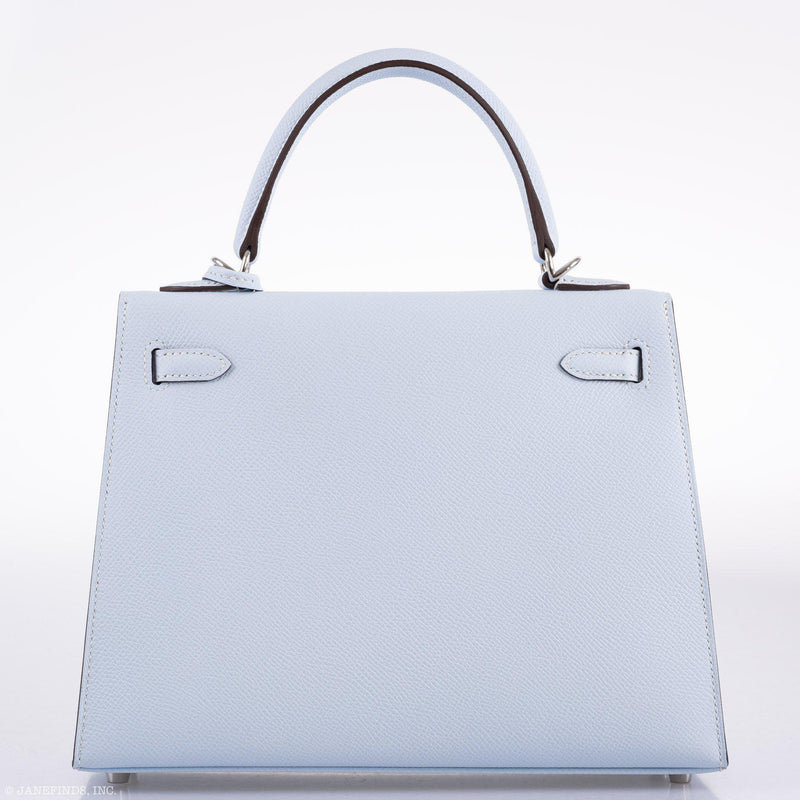 The Hermes Kelly 25 shown with its removable shoulder strap