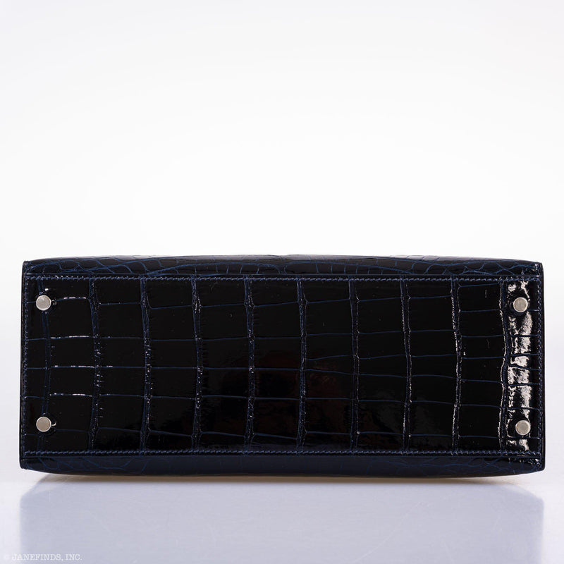 The base of the bag, showing the protective feet