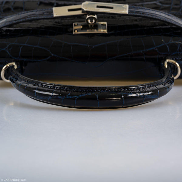 Back view of the Hermes Kelly 28 in Nilo Crocodile