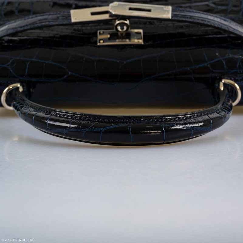 Back view of the Hermes Kelly 28 in Nilo Crocodile