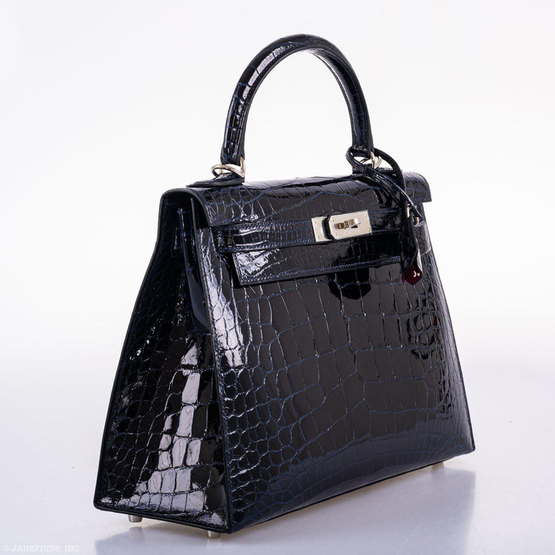 A high-angle view of the Verso Kelly, showing both colors