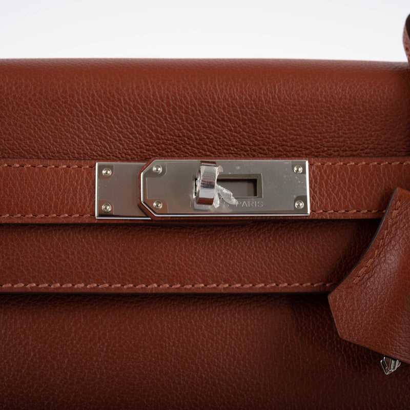 A close-up of the palladium clochette and lock