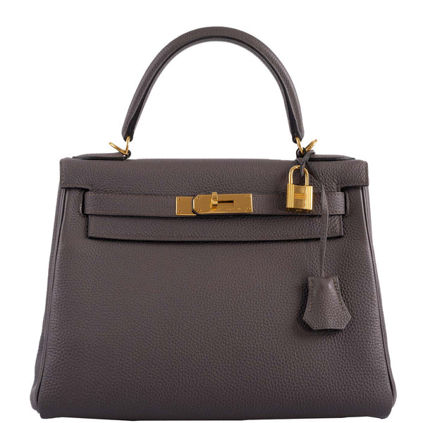 Hermes Kelly 28 Retourne handbag in Etain Togo leather with gold hardware.