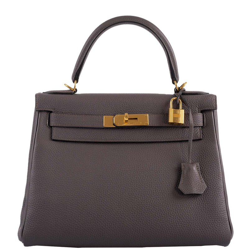 Hermes Kelly 28 Retourne handbag in Etain Togo leather with gold hardware.