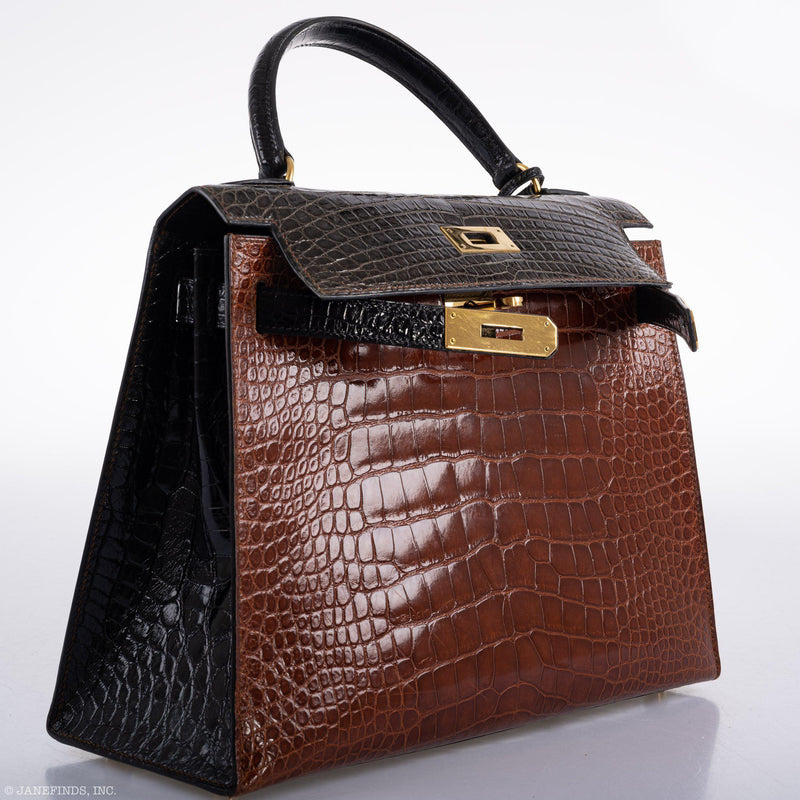The Hermes Kelly 28 shown with its shoulder strap unbuckled