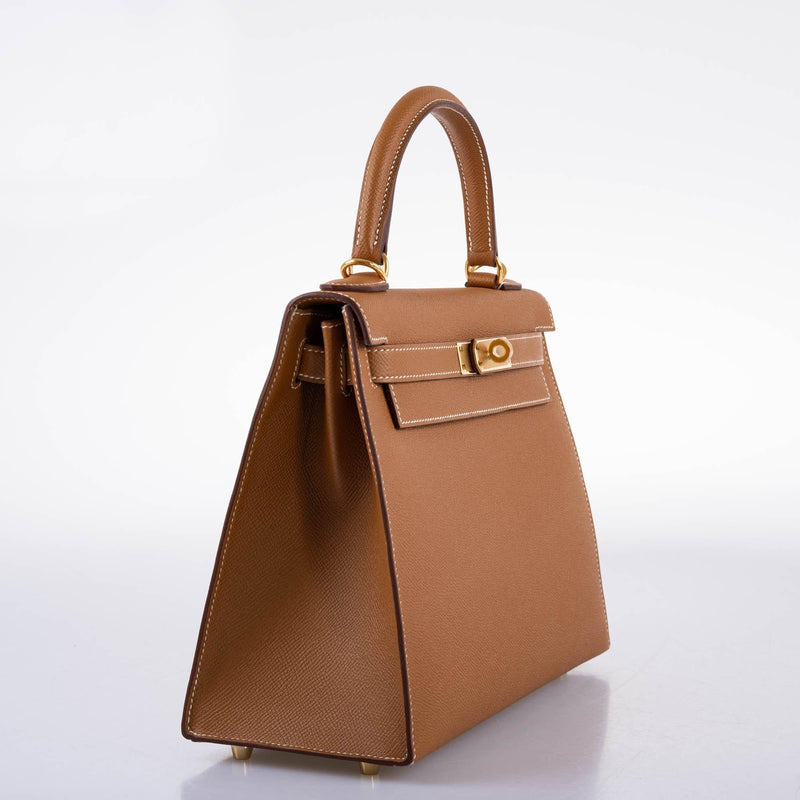 Back view of the Hermes Kelly Sellier 28, highlighting its streamlined design