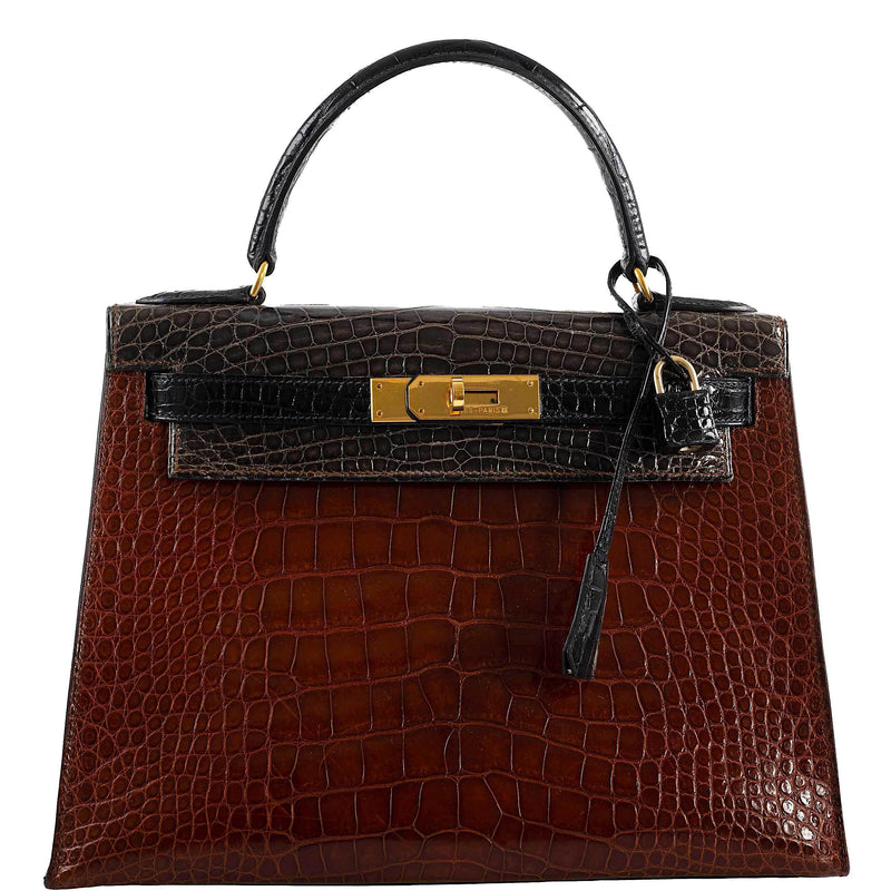 Front view of the vintage Hermes Kelly 28 Sellier bag with its flap closed