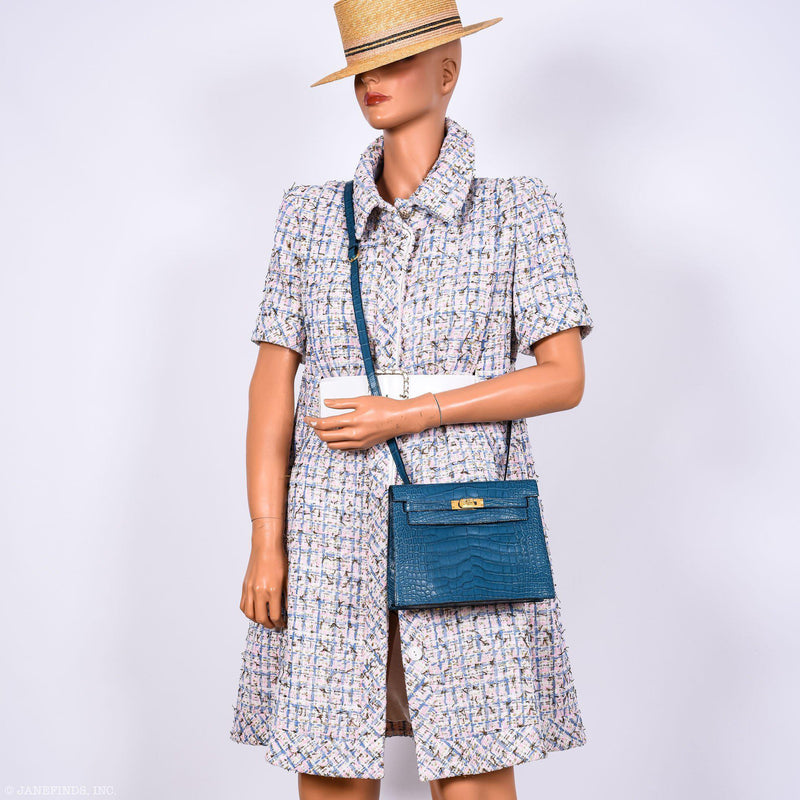  Long adjustable strap detail for multiple carrying styles