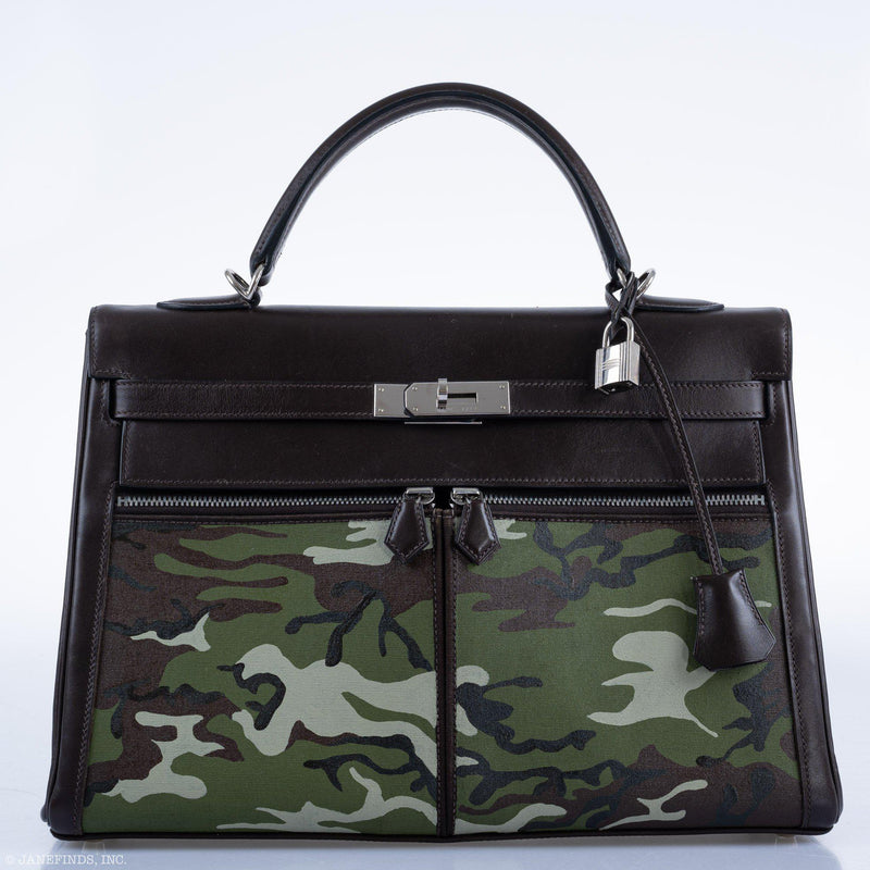 Close-up of camouflage painting on toile canvas of Kelly Lakis