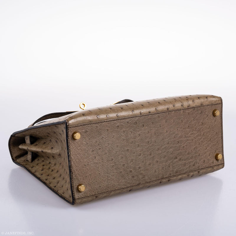 Model wearing Hermes Kelly 28 ostrich bag on shoulder